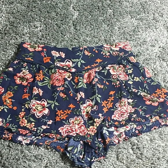 American  Eagle Outfitters  shorts - Picture 2 of 6